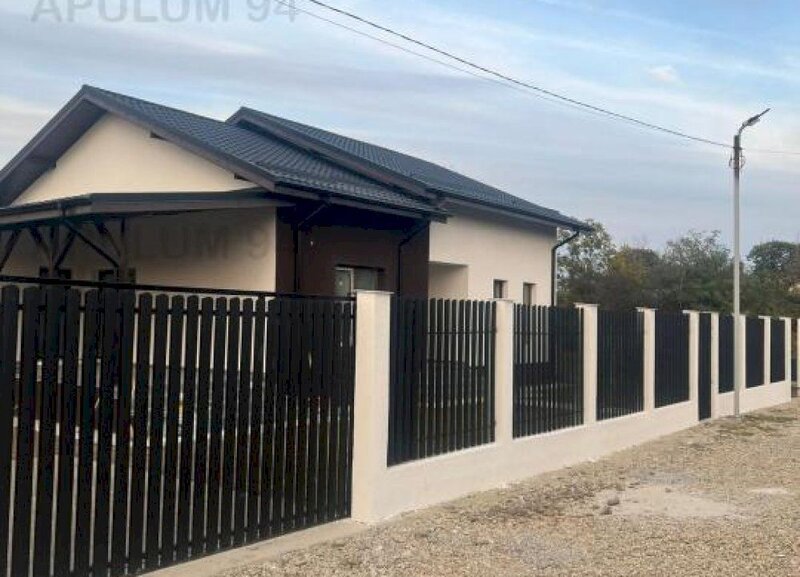 Sabareni, casa noua tip parter, cu pod mansardabil